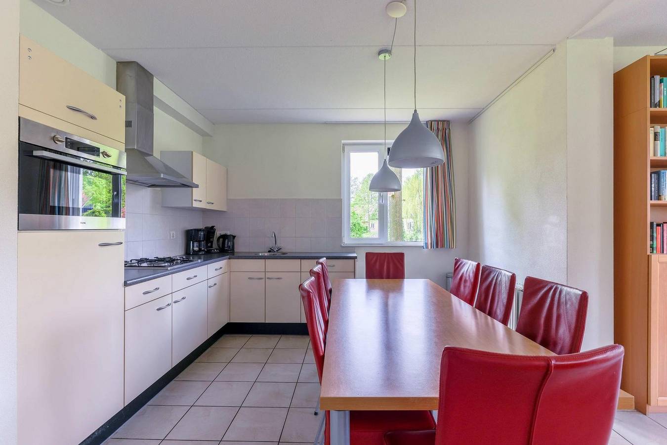Freistehendes 8-Personen-Ferienhaus mit Sauna, direkt am Wasser in Westerbork gelegen in Drenthe