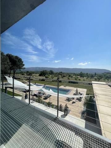 Chambre d’hôte pour 3 personnes, avec piscine et jardin ainsi que terrasse et vue à Cabrières-d'Avignon