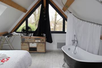 Gîte pour 2 personnes, avec balcon ainsi que jacuzzi et jardin à Lindry