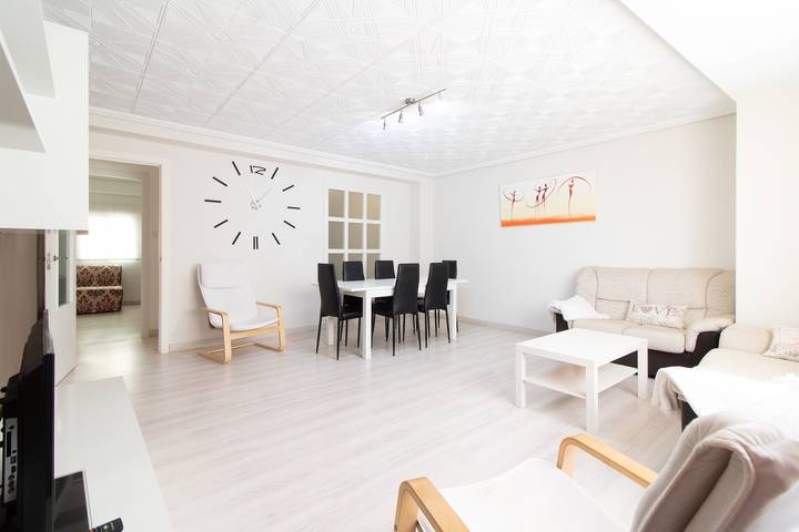 Apartamento para 8 personas, con balcón en Sagunto