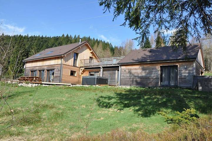Maison pour 15 personnes, avec jacuzzi ainsi que jardin et terrasse, animaux acceptés à Gérardmer