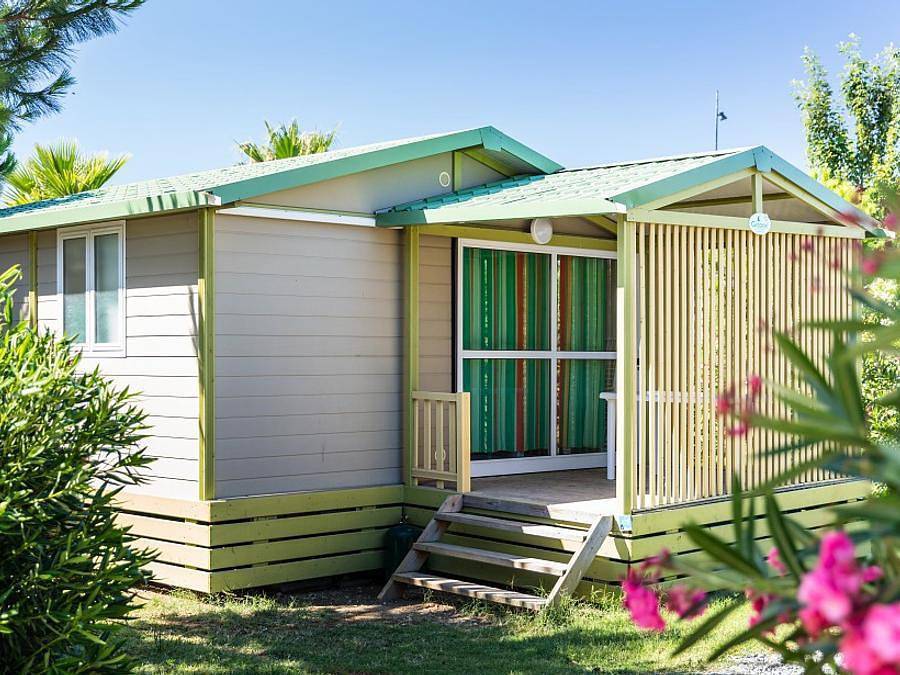 Camping Le Soleil de La Méditerranée - Chalet 8 personnes - Chalet | Comfort | 3 Ch. | 6/8 Pers. | Clim. | Tv in Saint-Cyprien-Plage, Saint-Cyprien