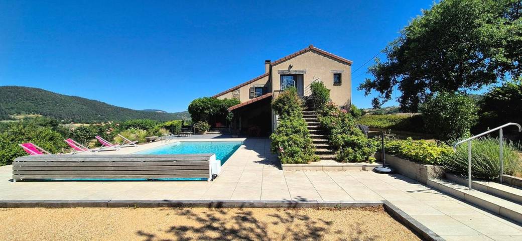 Location de vacances pour 10 personnes, avec piscine ainsi que vue et balcon à Mazeyrat-d'Allier - 2