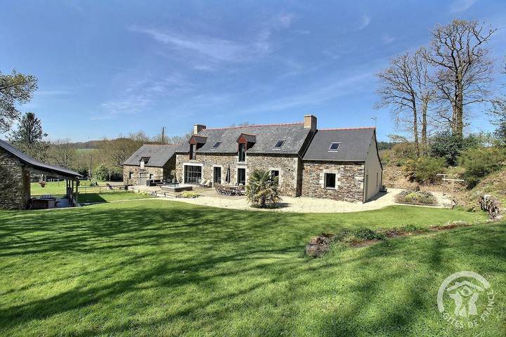 Gîte pour 8 personnes, avec Jacuzzi et Terrasse ainsi que Jardin et Piscine à Saint-Martin-des-Prés
