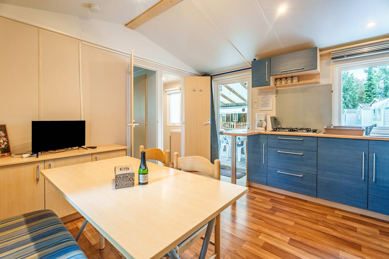 Ganze Wohnung, Apartment 'Lydia's Mobilhome' mit Gemeinschaftspool, privater Terrasse und privatem Garten in Boofzheim, Region Sélestat-Erstein