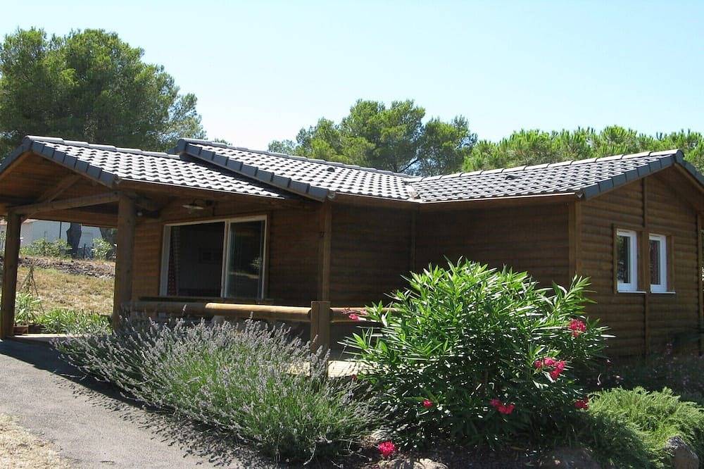 Chalet 2 bedrooms air-conditioned in full nature close beaches of the cap d'agde in Agde, Mediterranean Coast (France)