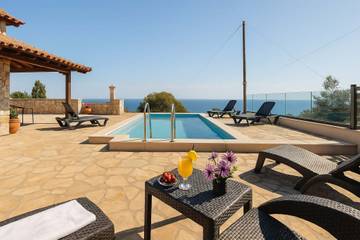 Villa für 12 Personen, mit Terrasse und Garten in Chania und Umgebung