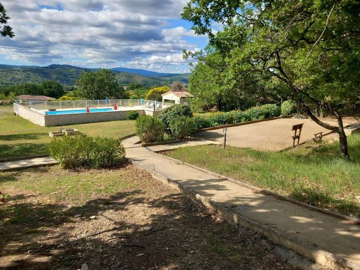 Location de vacances pour 7 personnes, avec jardin ainsi que piscine et vue, animaux acceptés à Mirabel - 2