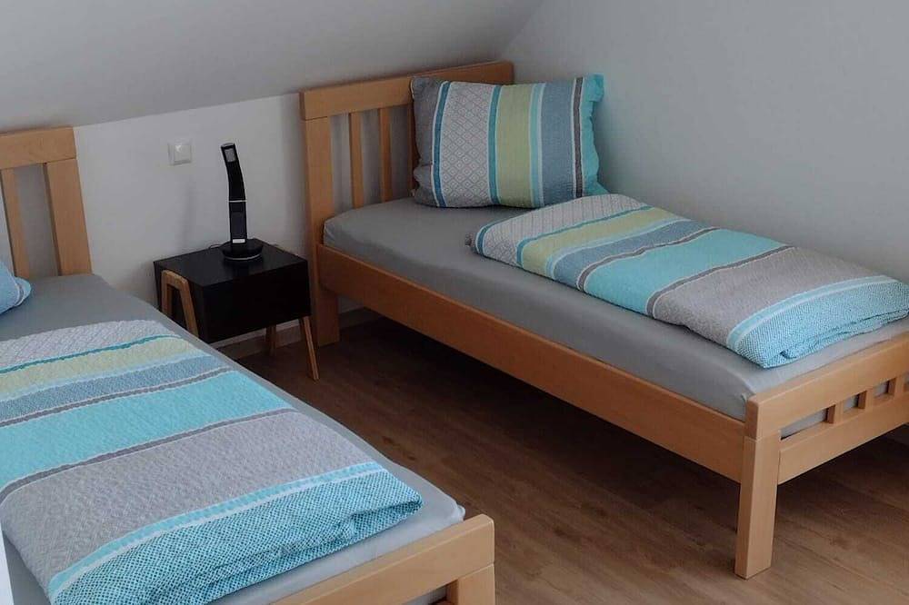 Ganze Wohnung, Ferienwohnung mit Balkon  95m², für 2-6 Personen  ​in der Fränkischen Schweiz in Ahorntal, Frankenalb