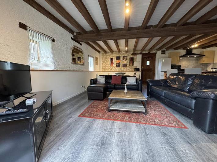 Location de vacances pour 6 personnes, avec Terrasse ainsi que Jardin et Piscine à Aubigné-Racan - 3