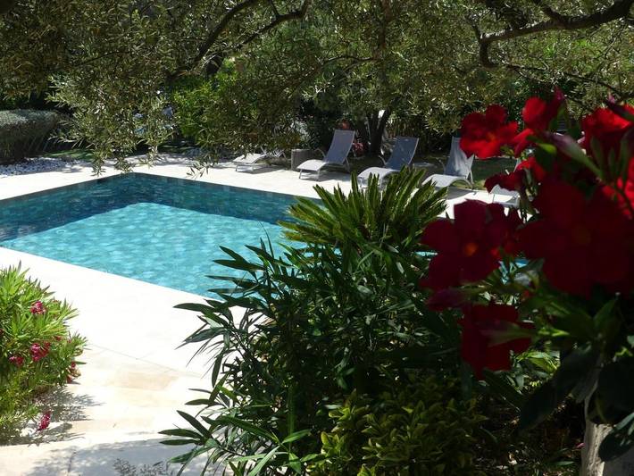 Maison d’hôte pour 2 personnes, avec Terrasse et Jacuzzi ainsi que Jardin et Piscine à Fréjus