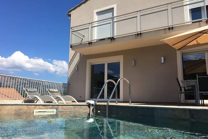 Location de vacances pour 8 personnes, avec balcon à Olmiccia