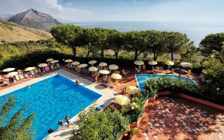 Residence per 4 persone, con panorama e giardino nonché piscina e piscina per bambini, con animali domestici - 1