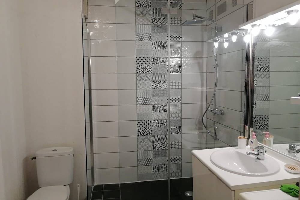 Entire apartment, T1 apartment for weekly rental (60m2) Méze 15 \"from Balaruc and Sete in Mèze, Côte d'Améthyste