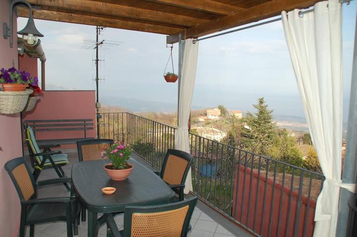 Location de vacances pour 6 personnes, avec terrasse dans Puntalazzo