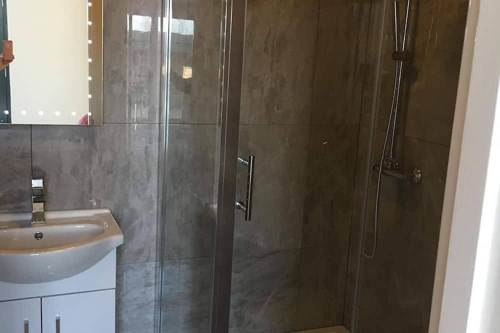 Entire apartment, Swansea, Marina View & Arena View, Nr City & 3 Mins to Beach in Swansea, Swansea region