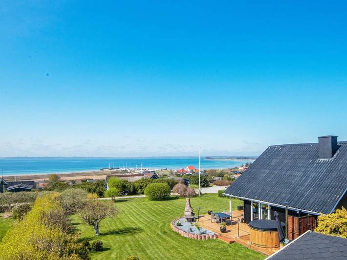 Ferienhaus für 7 Personen, mit Balkon und Terrasse in Djursland