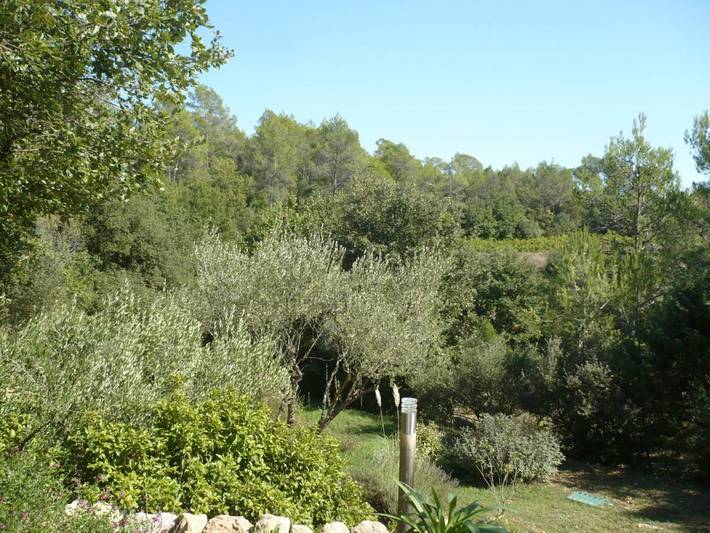 Location de vacances pour 4 personnes, avec vue ainsi que terrasse et jardin à Cabasse - 3