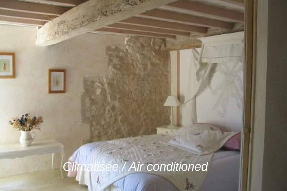 A 5 mn d'Albi, la Vieille Maison, charme, climatisation, piscine chauffée. in Rouffiac, Région d'Albi
