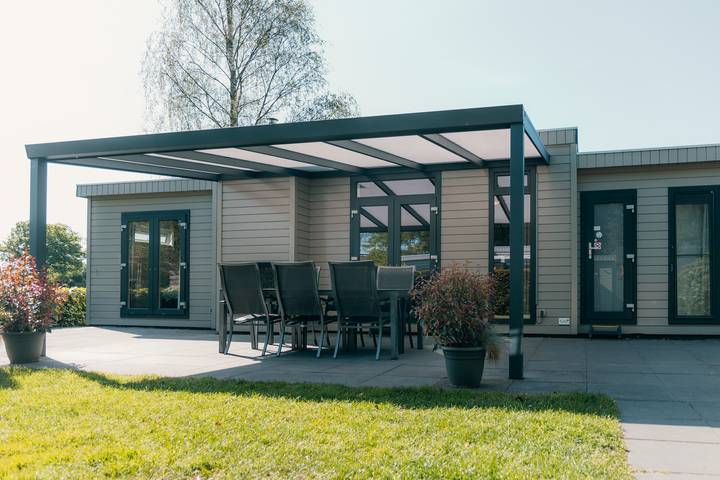 Vakantiewoning voor 12 personen, with tuin and terras as well as kinderzwembad and zwembad in Voorthuizen