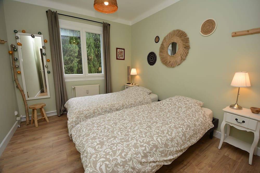 Entire apartment, Modern apartment near historical center Tarascon in Tarascon, Arles region
