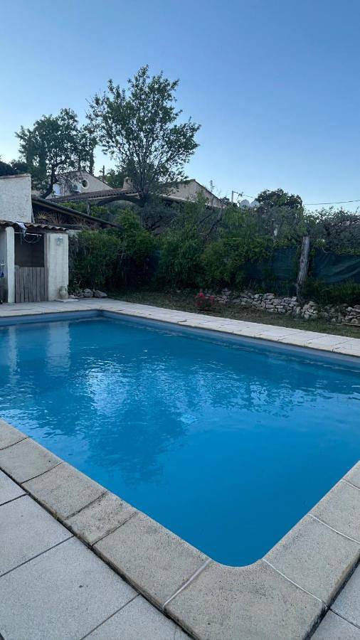 Gîte pour 2 personnes, avec piscine et terrasse à Villeneuve - 2