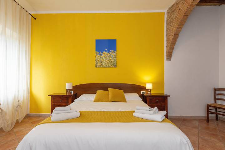Entire apartment, Elicriso Apartment with Shared Pool and Garden in Rosignano Marittimo, Etruscan Coast