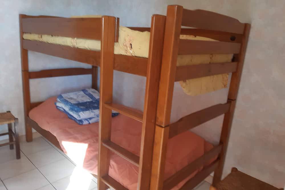 Grande Maison Familiale au Centre de la Cerdagne in Estavar, Prades region