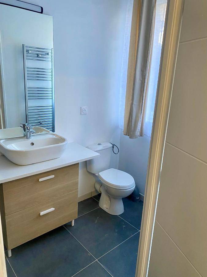 Appartement entier, One-Bedroom Apartment in Solesmes, Département Nord