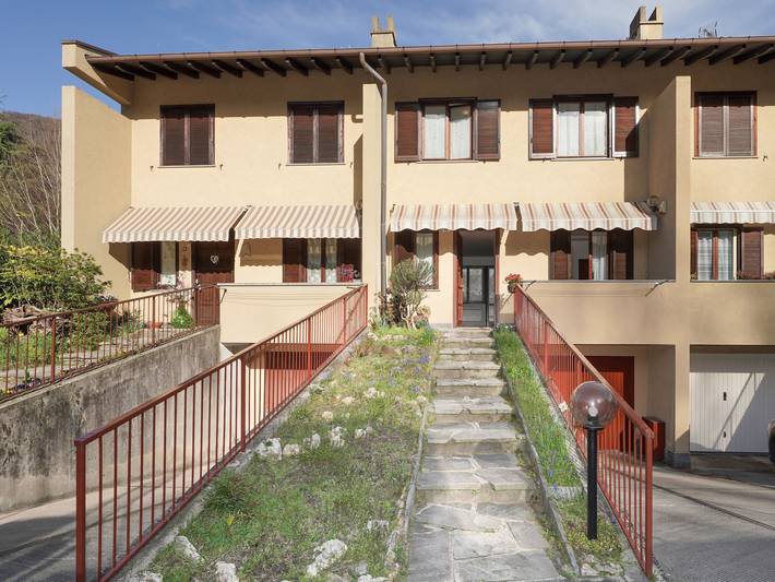 Location de vacances pour 5 personnes, avec jardin et balcon à Laveno-Mombello - 3
