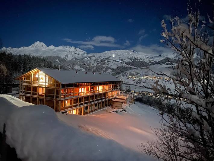 Ferienwohnung für 4 Personen, mit Balkon und Terrasse sowie Garten und Sauna in Obersaxen