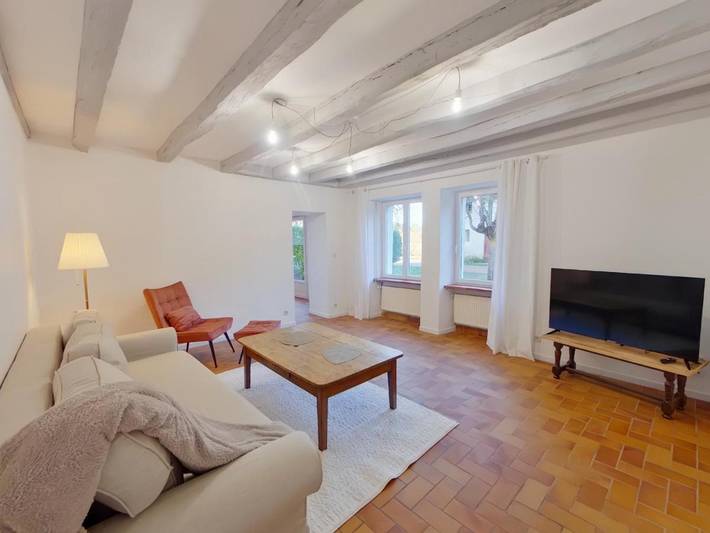 Location de vacances pour 5 personnes, avec jardin ainsi que piscine et terrasse à Lésigny (Vienne)