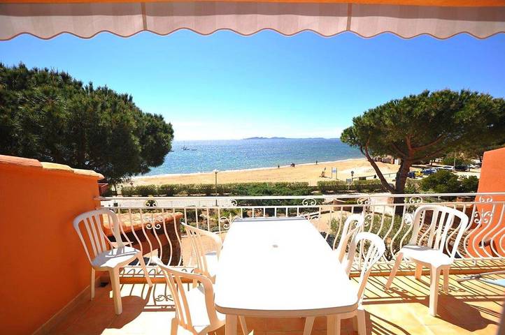 Appartement de vacances pour 7 personnes, avec piscine et vue ainsi que jardin et balcon