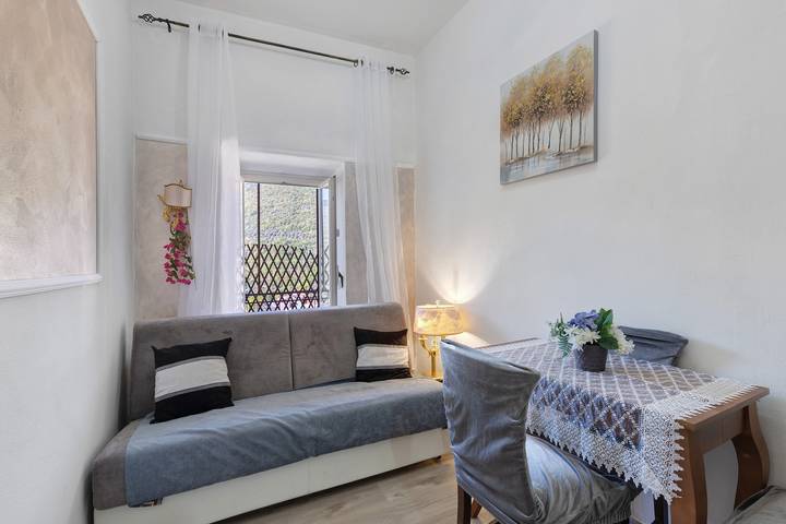 Ganze Wohnung, Ferienwohnung 'Colombina Bianca' mit Bergblick und Balkon in Licenza, Latium