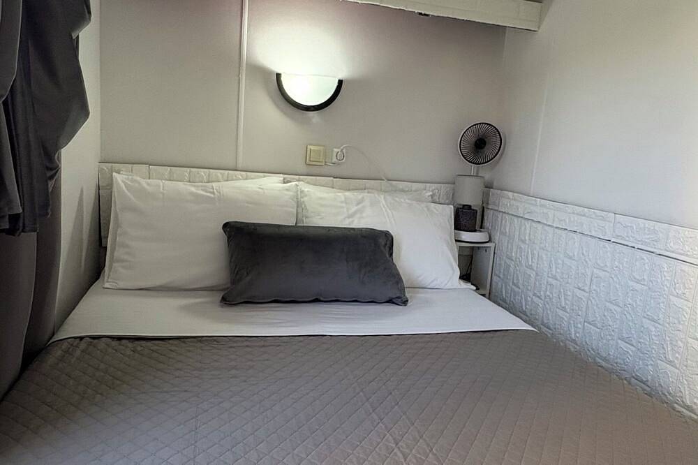 Romantic Tiny House Retreat for Relaxing Getaways & Peaceful Nights in Petra (Greece), North Aegean Islands