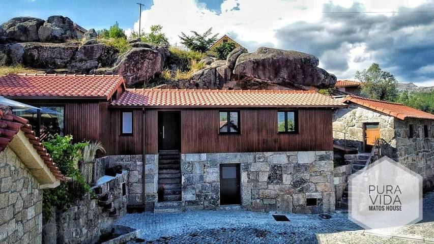 Location de vacances pour 5 personnes, avec vue ainsi que jardin et terrasse à Cabril