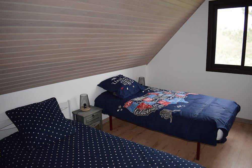 Alquilo casa a 400m de la playa in Betahon, Ambon