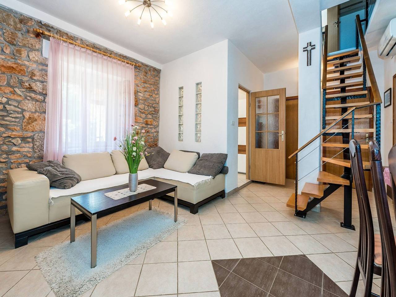 Three bedroom house with swimming pool in Dalmatinisches Zagora