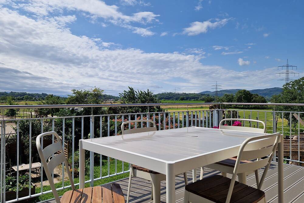 Ganze Wohnung, Ferienwohnung Fewo1 über zwei Etagen (Dg & Og) mit Balkon im Außenbereich in Riegel, Kaiserstuhl