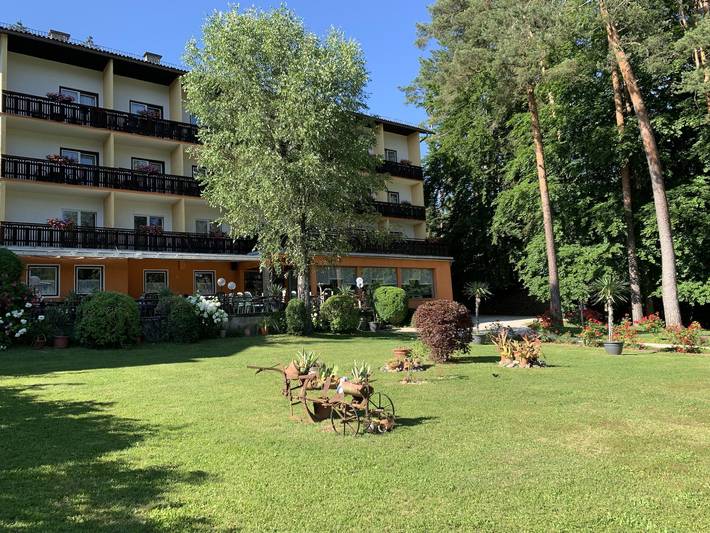 Vakantiewoning voor 4 personen, with Balkon and Tuin as well as Uitzicht op het meer aan de Klopeiner See