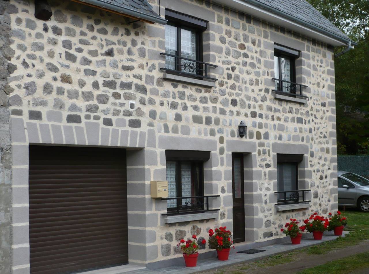Location saisonnière d'un gîte, maximum 5 personnes in Chambon-sur-Lac, Parc naturel régional des Volcans d'Auvergne