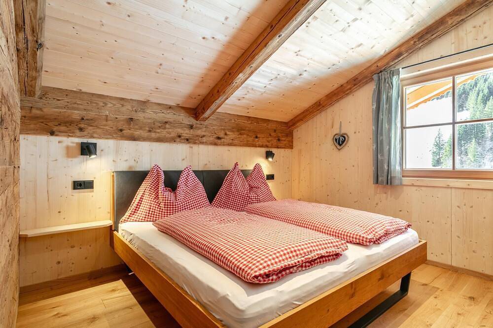 Traumhaftes Chalet in Alleinlage mit Wellness in Hopfgarten im Brixental, Bezirk Kitzbühel