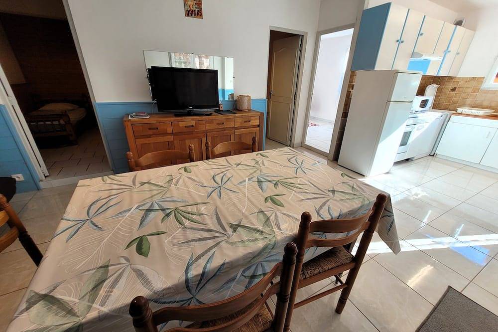2-bedroom gîte for 5 to 7 people in Sarlat. Heated swimming pool. Free Wifi. in Sarlat-la-Canéda, Périgord Noir