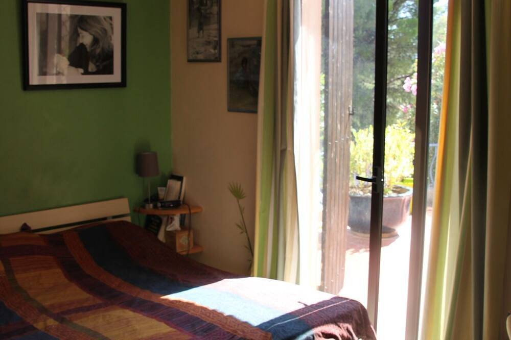 Villa Provençale with private pool (between Aix and Marseille) in Velaux, Region de Aix-en-Provence