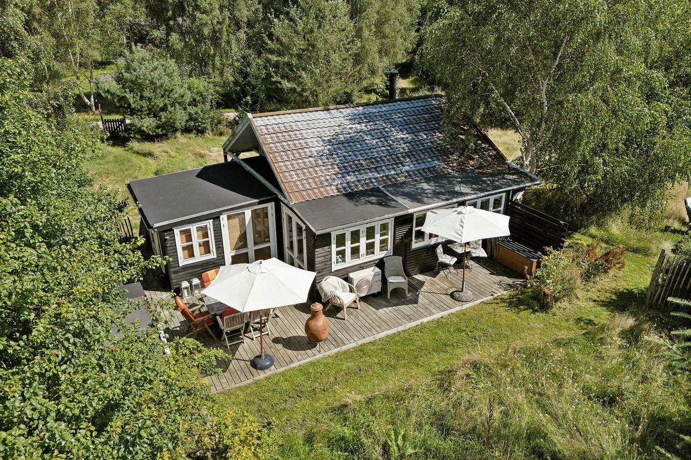 Holzhaus mit wildem Garten an der Sejerø-Bucht in Kalundborg, Kalundborg und Umgebung