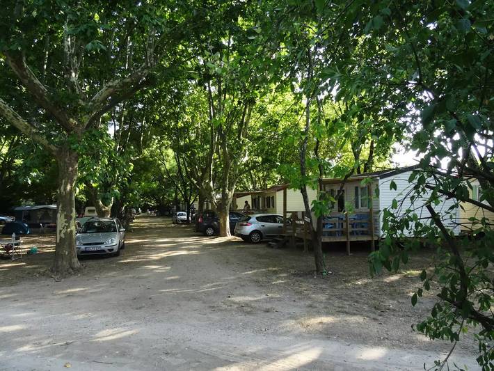 Camping pour 4 personnes, avec terrasse dans le Gard - 3