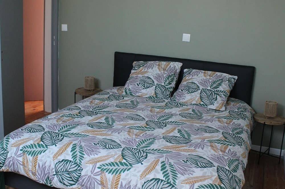 Entire apartment, 60 m2 duplex apartment in town center in Saint-Amand-les-Eaux, Valenciennes region