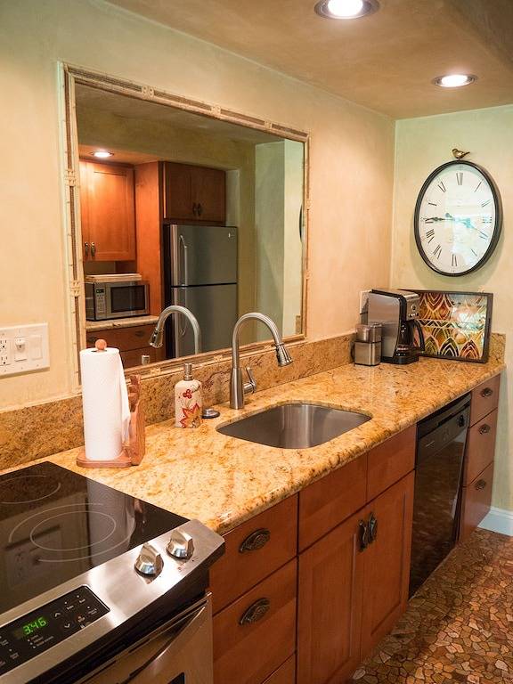 Vacation rental for 4 people, with pool and yard as well as hot tub in Kaanapali