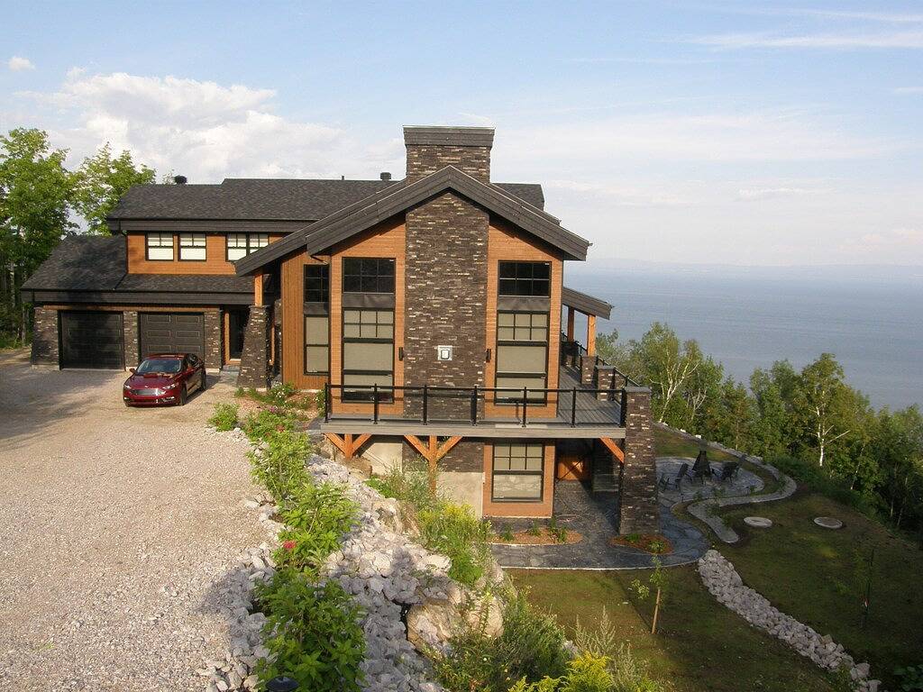 Ilaali: Schicke Einrichtung im Lodge-Stil und Panoramablick auf den St.-Lorenz-Strom in Le Massif