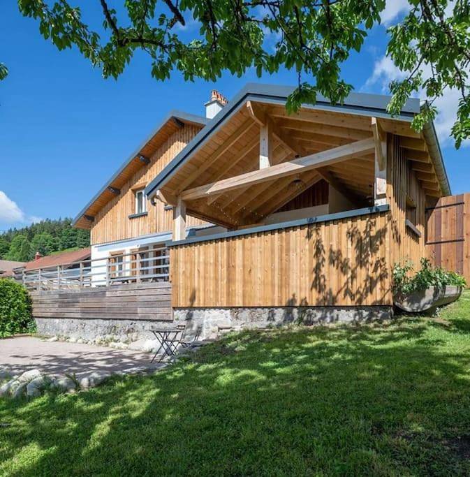 Ferienhaus für 14 Personen, mit Whirlpool und Garten, kinderfreundlich in Gérardmer